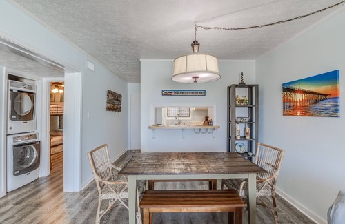 North Carolina Coast Condominio | Gorgeous 2 BR/2BA Condo with Ocean and Canal views, heart of Carolina Beach