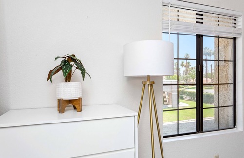 Palm Springs Condominio | Gorgeous 2 BR+2BA “D” Mesquite Country Club Condo.