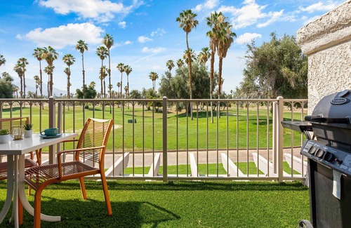 Palm Springs Condominio | Gorgeous 2 BR+2BA “D” Mesquite Country Club Condo.