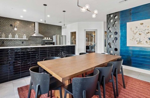 Dawson Apartamento | Sunlight-Filled Loft 2B w/Downtown View, Pool, Gym
