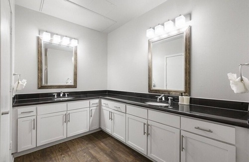 Dawson Apartamento | Sunlight-Filled Loft 2B w/Downtown View, Pool, Gym