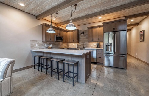 Coram Condominio | Gorgeous 2bd/2ba Condo Near Glacier Park w/King Beds,Full Kitchen &Hot Tub- #1-2