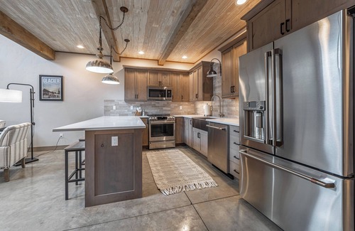 Coram Condominio | Gorgeous 2bd/2ba Condo Near Glacier Park w/King Beds,Full Kitchen &Hot Tub- #1-2