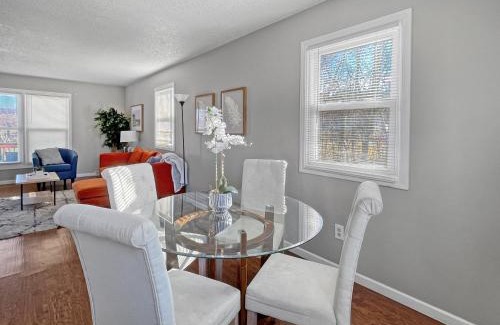 Clive Casa | Gorgeous 2br Clive Duplex Wfireplace