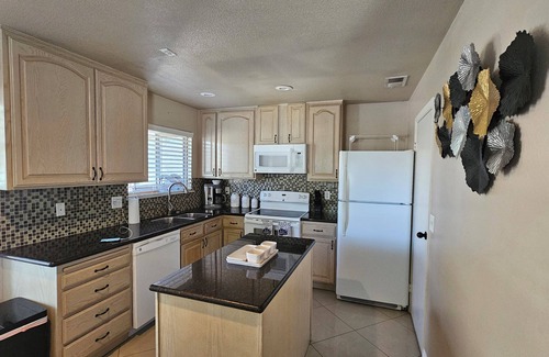Paradise Condominio | Gorgeous 2br Condo near UNLV