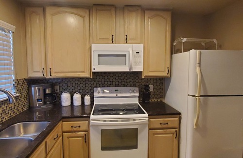 Paradise Condominio | Gorgeous 2br Condo near UNLV
