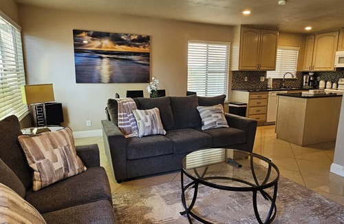 Paradise Condominio | Gorgeous 2br Condo near UNLV