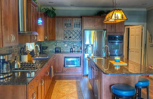Lakeville Casa | Gorgeous 2nd Tier Lakefront Home with Lakeview, rights, short walk to marina