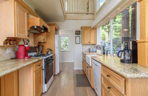 Anchor Bay Casa | Gorgeous 3 BDR Home in Gualala w/ Ocean View!