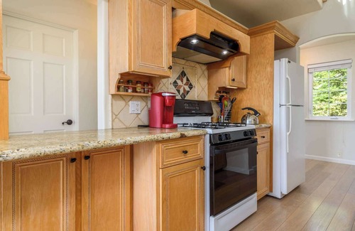 Anchor Bay Casa | Gorgeous 3 BDR Home in Gualala w/ Ocean View!