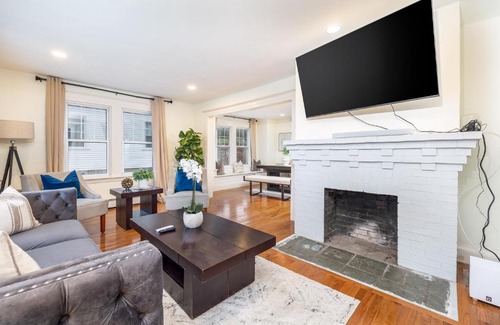 West Hartford Casa | Gorgeous 3 bedroom - 9 mins to Hartford, Connecticut
