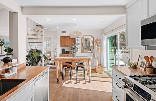 Oxnard Shores Condominio | Gorgeous 3 Bedroom Beachfront Condo w/ Ocean Views
