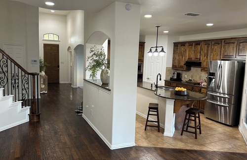 Corinth Casa | Gorgeous 3-Bedroom Family Home with Pizza Oven, Jacuzzi Bath & Office!