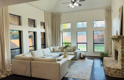 Corinth Casa | Gorgeous 3-Bedroom Family Home with Pizza Oven, Jacuzzi Bath & Office!