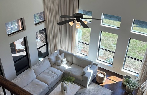 Corinth Casa | Gorgeous 3-Bedroom Family Home with Pizza Oven, Jacuzzi Bath & Office!