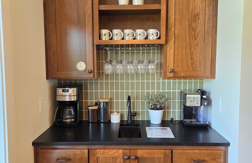 Carlton Casa | Gorgeous 3 BR 2.5 BA Craftsman home on 1/2 acre- Great outdoor spaces & firepit