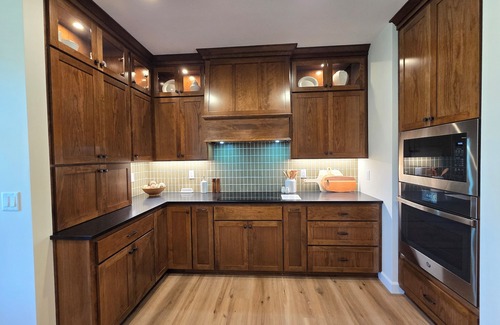 Carlton Casa | Gorgeous 3 BR 2.5 BA Craftsman home on 1/2 acre- Great outdoor spaces & firepit