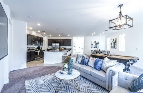 Arden Casa | Gorgeous! 3000 sq ft@4br/ 3.5ba/ 10 beds! L2 EV Charger@12 minutes to Strip!