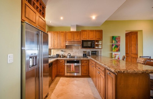Downtown San Jose del Cabo Condominio | Master Suite 3BD / 3BTH con increíble vista de la bahía de San José del Cabo