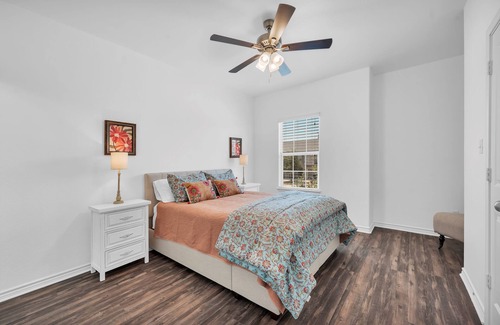 Wellborn Casa | Gorgeous! 4/4.5 Townhome in Aggieland - The Revelry