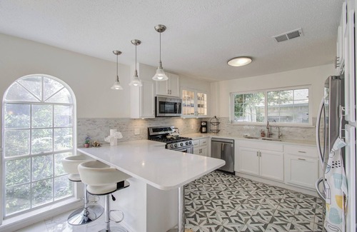 Clodine Casa | Gorgeous 4 Bd/2.5 Ba with King Suite
