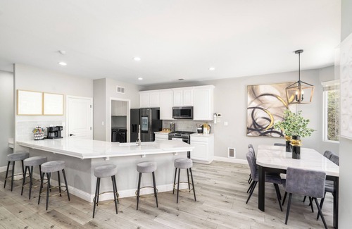 Greenacres Casa | Gorgeous 4-Bdrm Home/ Heated Pool/ Quite Neighborhood/ Fireplace/ Fast Internet