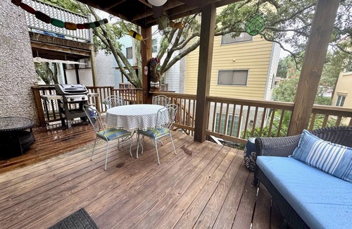 Saint Simons Island Casa | Gorgeous 4-bedroom townhome, sleeps 12 and only 700 steps to the beach!