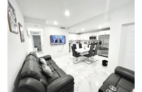 Princeton Casa | ❤️Gorgeous 4-Bedroom Home Top roof Free parking ❤️