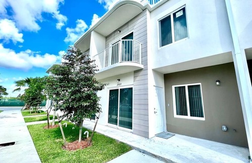 Princeton Casa | ❤️Gorgeous 4-Bedroom Home Top roof Free parking ❤️