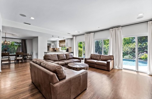 Northwest Dallas Casa | Gorgeous 4 Bedroom Home with a pool on Joe's Creek