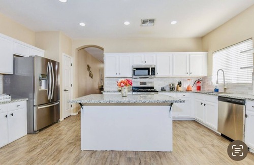 Coldwater Springs Casa | Gorgeous 4 bedroom house in a peaceful neighborhood.