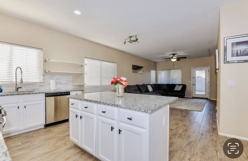 Coldwater Springs Casa | Gorgeous 4 bedroom house in a peaceful neighborhood.