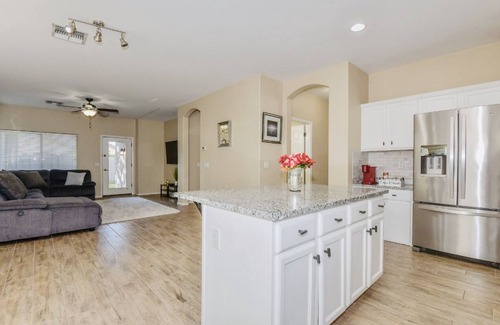 Coldwater Springs Casa | Gorgeous 4 bedroom house in a peaceful neighborhood.
