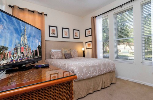 Bellavida Casa | Gorgeous 4 Bedroom w Pool Close to Disney 920