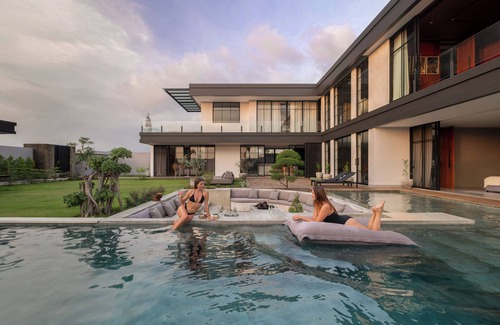 Umalas Casa | Gorgeous 5-bedroom villa in enchanting Bali with WiFi, AC, Huge Pool and garden