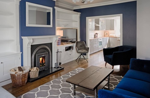 Dromod Casa | Gorgeous 5BD 5BA in quaint village with marina in Leitrim