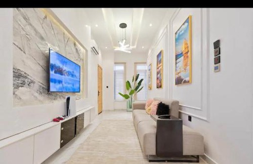 Ofin Apartamento | Gorgeous 5bedroom duplex With A Pool and PS5 lekki