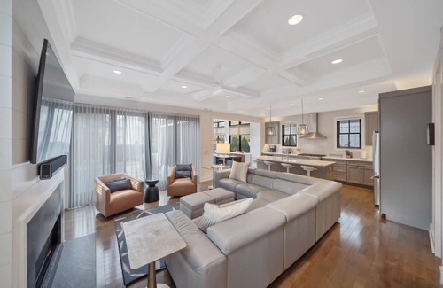 Country Club Estates Casa | Gorgeous 5BR, 4.5BA, in town, pool, hot tub, beach nearby!