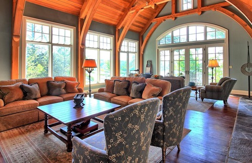 Rosseau Cabaña | Gorgeous 6 Bed, 5 Bath Family Cottage on Lake Rosseau with new Boathouse!