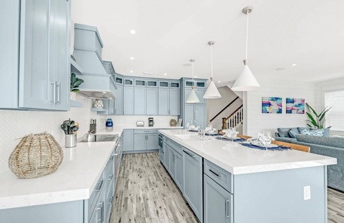 Bradenton Beach Casa | Gorgeous 7 bedroom Beach house 2 minute walk to Beach!