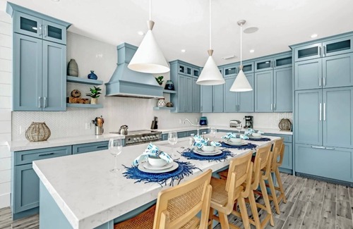 Bradenton Beach Casa | Gorgeous 7 bedroom Beach house 2 minute walk to Beach!