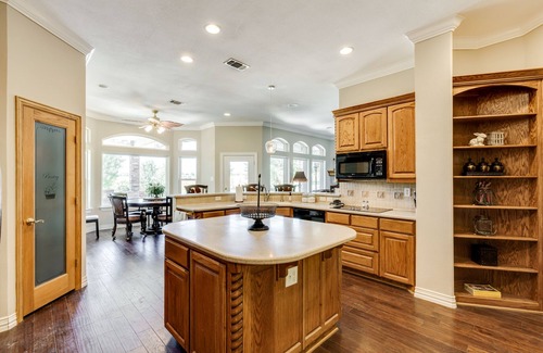Fort Worth Casa | Magnífico 8 habitaciones, 4 baños, 5932 pies cuadrados, sala de juegos enorme y piscina en 5 acres