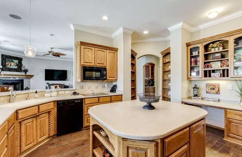 Fort Worth Casa | Magnífico 8 habitaciones, 4 baños, 5932 pies cuadrados, sala de juegos enorme y piscina en 5 acres