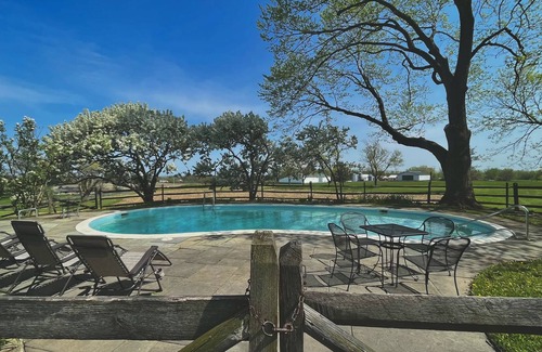 Russell Casa | GORGEOUS 84 ACRE, 8 BEDROOM, 7 BATHROOM ESTATE WITH PRIVATE POOL!