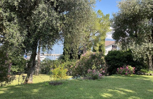 Villavetro Villa | Espléndida villa 9 plazas, perfecta para familias con gran jardín junto al lago