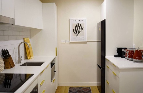 Auckland Central Business District Apartamento | Gorgeous Abode With Pool and Parking near SkyTower