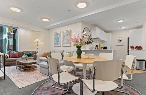 Auckland Central Business District Apartamento | Gorgeous Abode With Pool and Parking near SkyTower