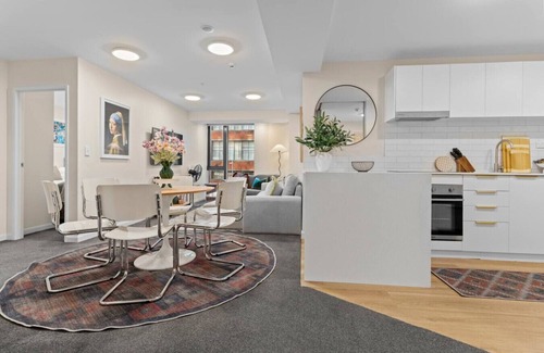 Auckland Central Business District Apartamento | Gorgeous Abode With Pool and Parking near SkyTower