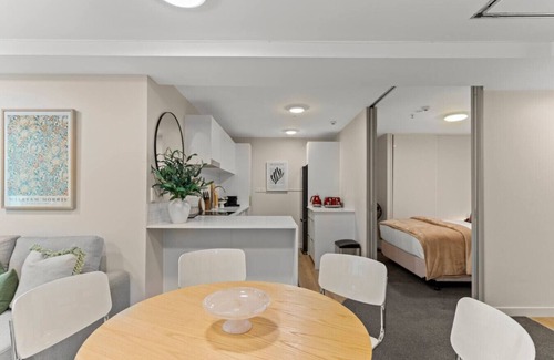 Auckland Central Business District Apartamento | Gorgeous Abode With Pool and Parking near SkyTower