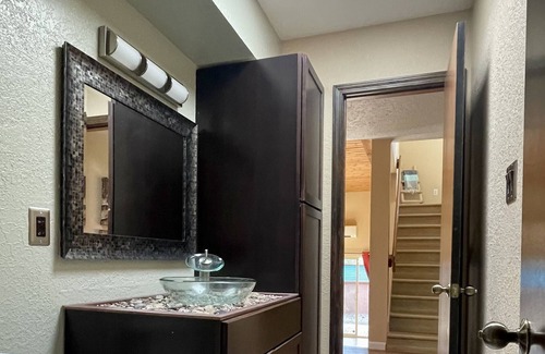 Sandia Heights South Casa | Gorgeous Adobe home. Next to park! Mountain Foothills, tons of natural light!